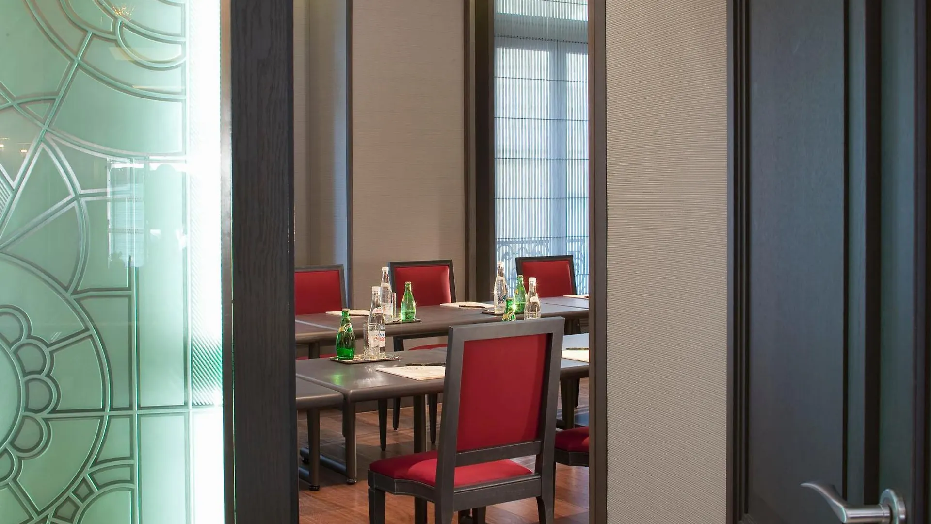 ****  פריז Hotel Chateau Frontenac צרפת