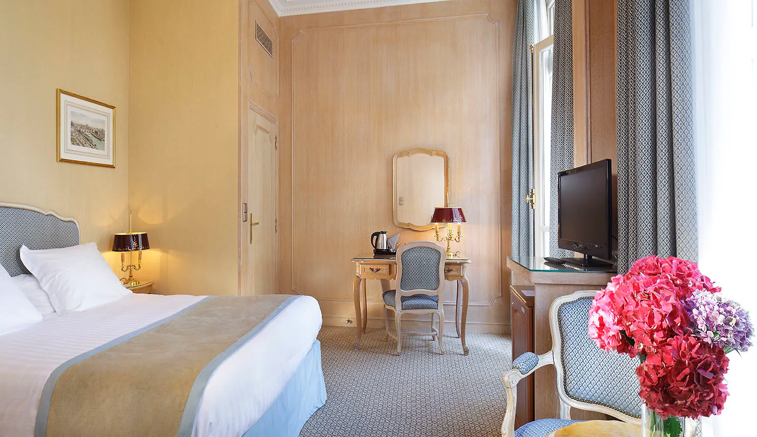 ****  פריז Hotel Chateau Frontenac צרפת