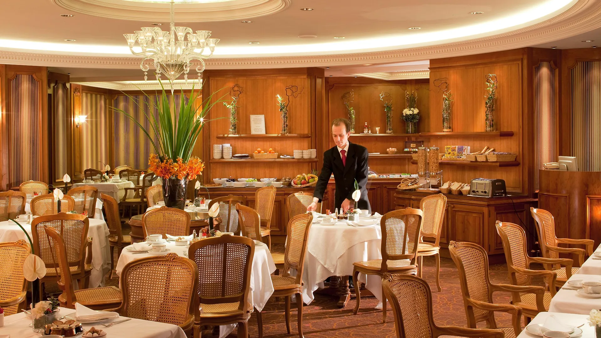 Hotel Chateau Frontenac Paris