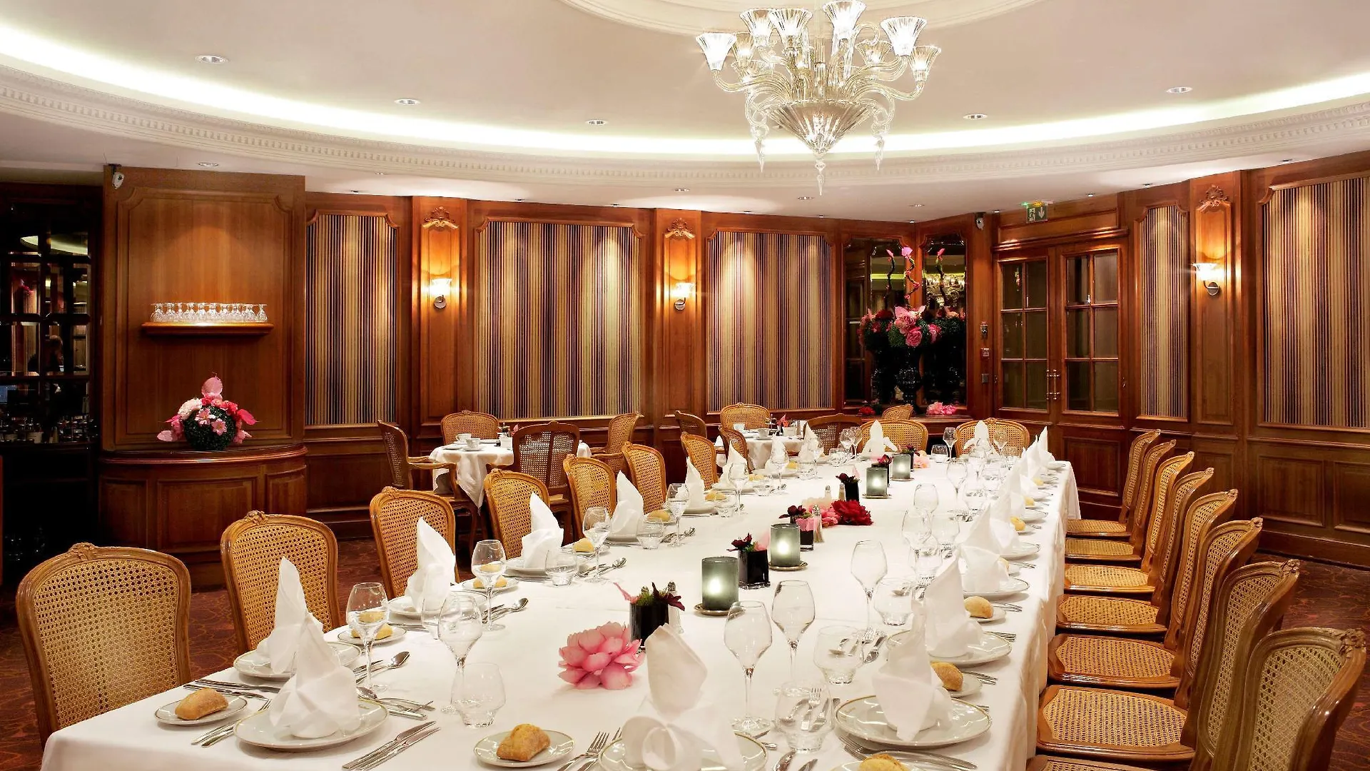Hotel Chateau Frontenac Paris 4*,
