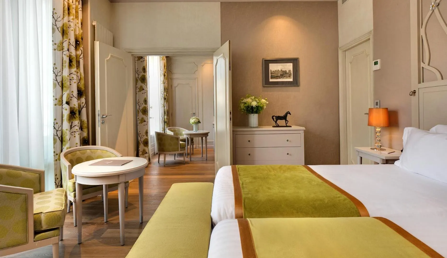 Hotel Chateau Frontenac Paris
